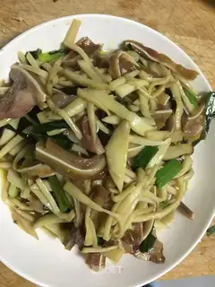 Powdered pig ears