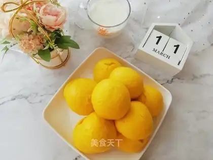 Pumpkin buns