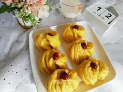 Pumpkin rolls
