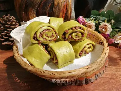 Spinach bean rolls
