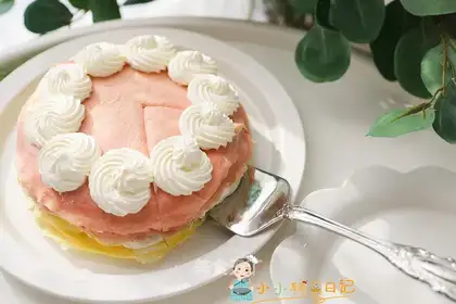 Three-colour cream lasagna cake