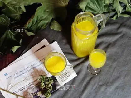Fresh pineapple juice