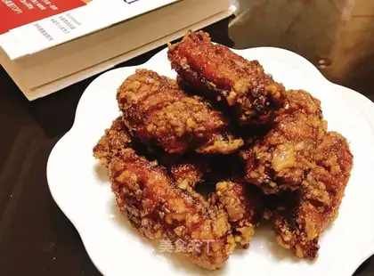 Sour sauce fried chicken wings