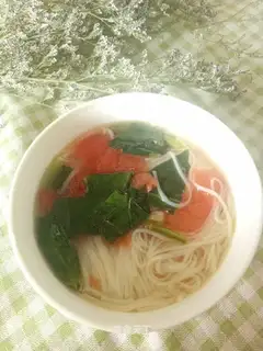 Tomato spinach noodles