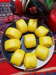 Cut the pumpkin buns