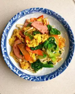 Egg and ham noodles