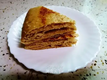 A thousand layers of red sugar