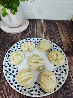 Pretzel rolls