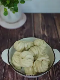 Pretzel rolls
