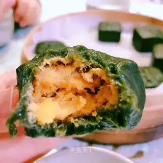 Ostrich pineapple
