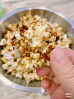 Caramel coconut popcorn