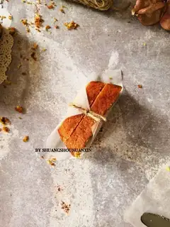 A pound cake of clot nuts