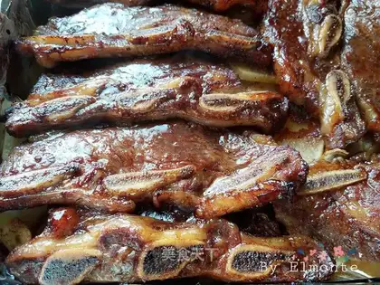 Black pepper roasted cowboy bones