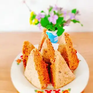 Red sugar date mud cake