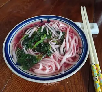 Red rice noodles