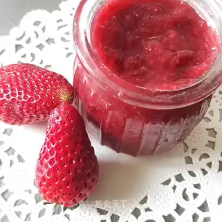 Homemade strawberry sauce