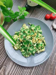 Celery leaves and fried eggs