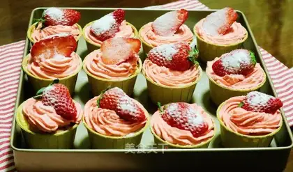 Strawberry cupcakes