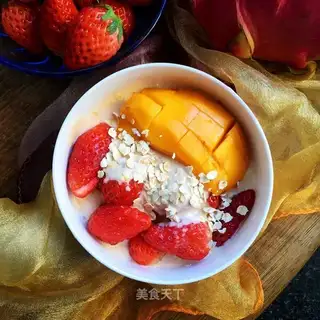 Charcoal yogurt with strawberries