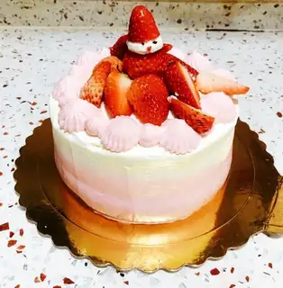 Strawberry cream cake