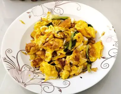 Coconut fried eggs