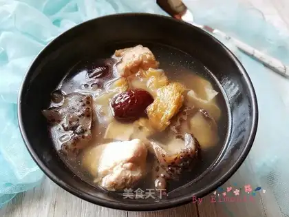 Monkey head mushroom seafood soup