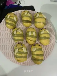 Bee buns