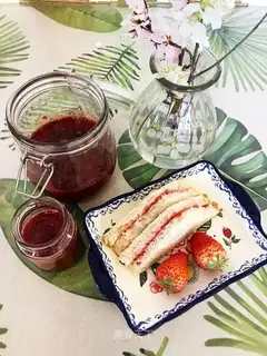 Homemade strawberry sauce