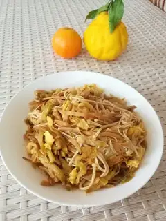 ♪ Golden needles and yellow flowers and eggs ♪