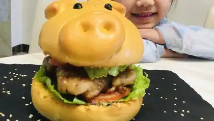 Piggy black pepper chicken burger