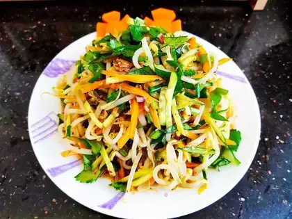 Cold bean sprouts