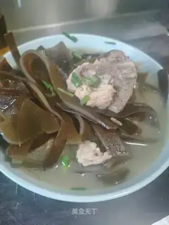 Sea belt bone soup
