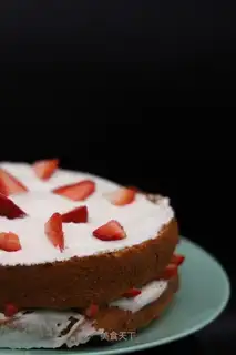 Coco strawberry naked cake