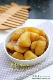 Braised potatoes with pork ribs sauce