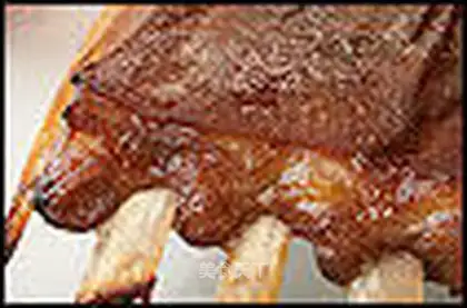Hand-grabbed lamb chops