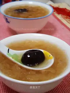 Red dates and tremella soup