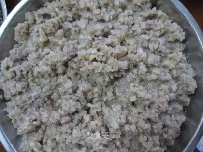 Steamed pork with lotus root and water chestnut