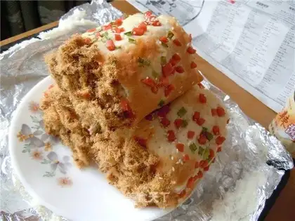 Soup type meat floss roll