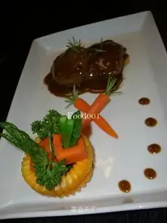 Pan-fried steak with black pepper