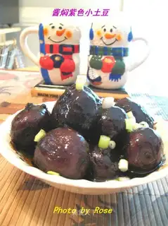 Braised purple potatoes in soy sauce