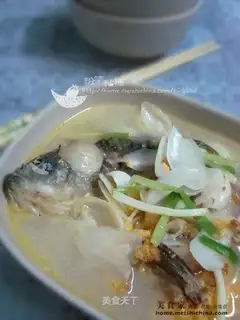 Carp and lily soup