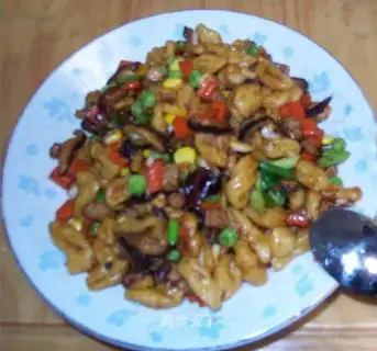 stir-fried cat ears