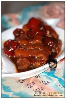 Spicy pork trotters