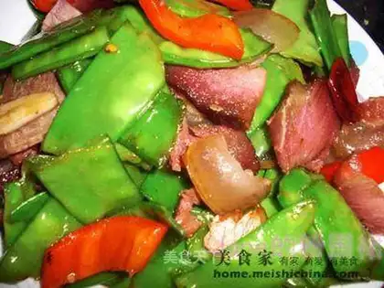 stir-fried bacon with peas and horns