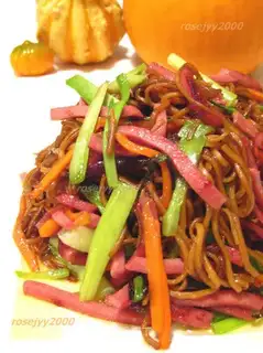 Four shredded fried noodles