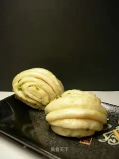Whole wheat and chive rolls