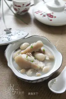 Snow bean pettitoes soup