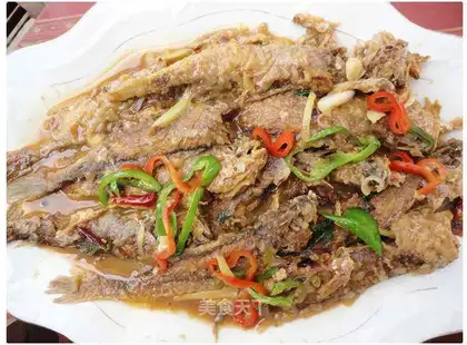 Braised small yellow croaker