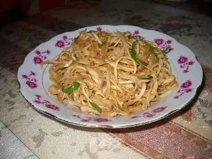 stir-fried shredded pork with rice straw