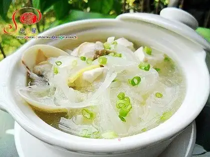 White shellfish tofu and radish soup